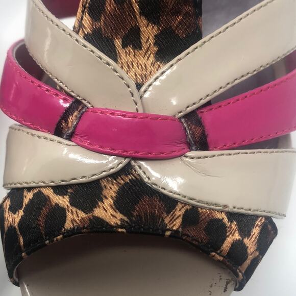 Guess 9 1/2 leopard print strappy platform heels - Picture 3 of 8